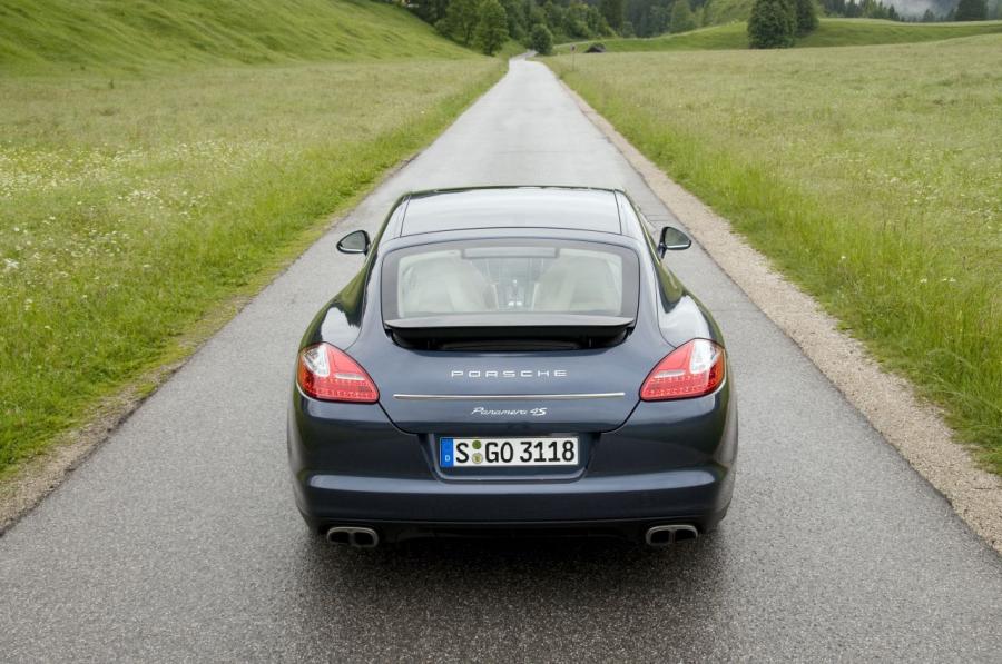  Porsche Panamera 2009 года  (фото 96 из 144)